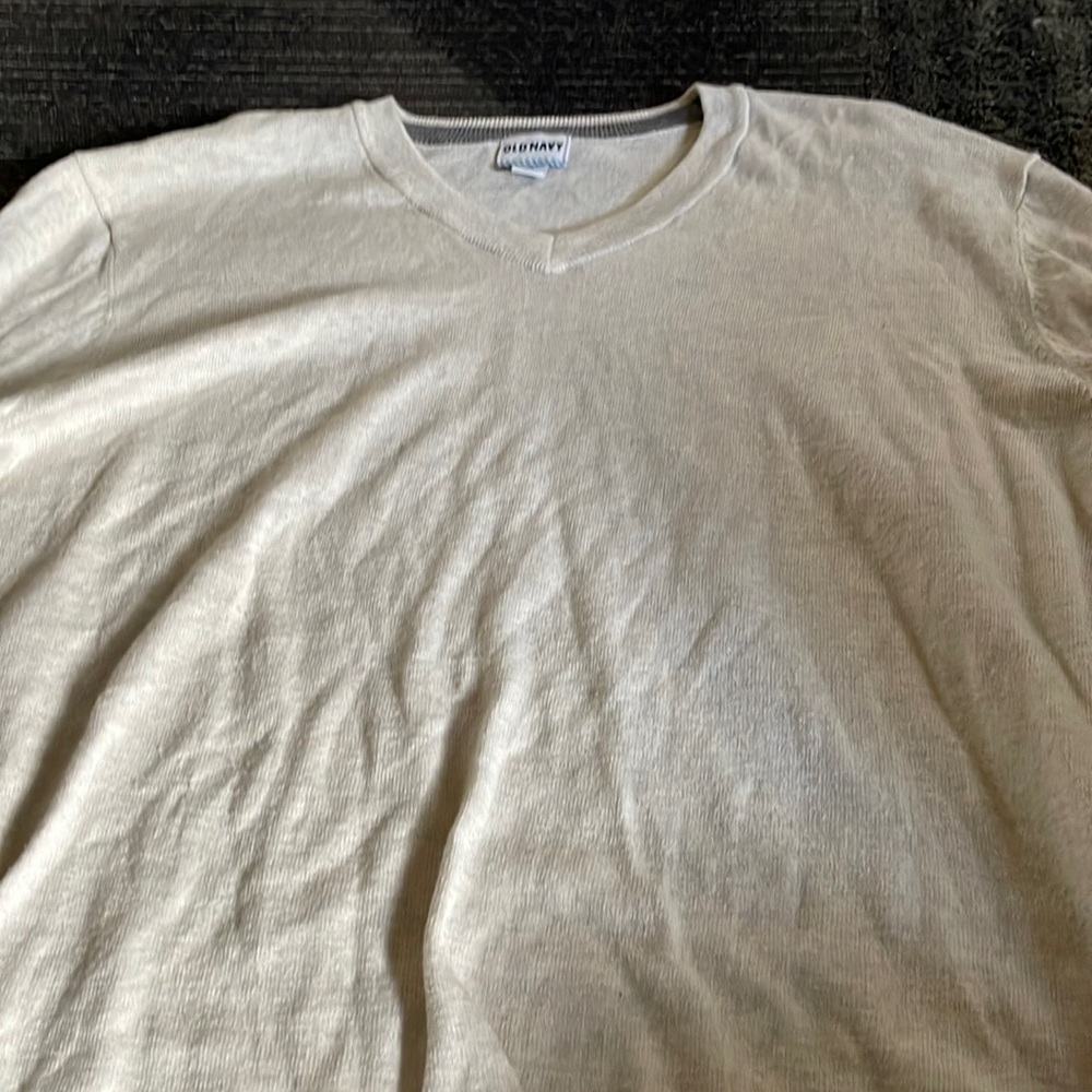 Mens cream v neck sweater. Size XL.